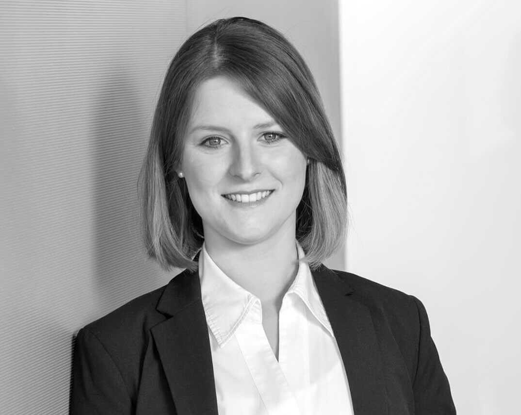 <span class='text-uppercase'>Carina Grahs, LL.M.</span>
